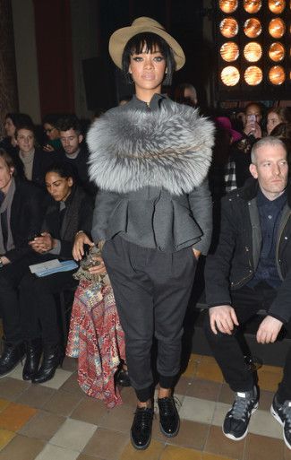 Rihanna assiste à la mode de Paris la semaine 2,014 [photos]